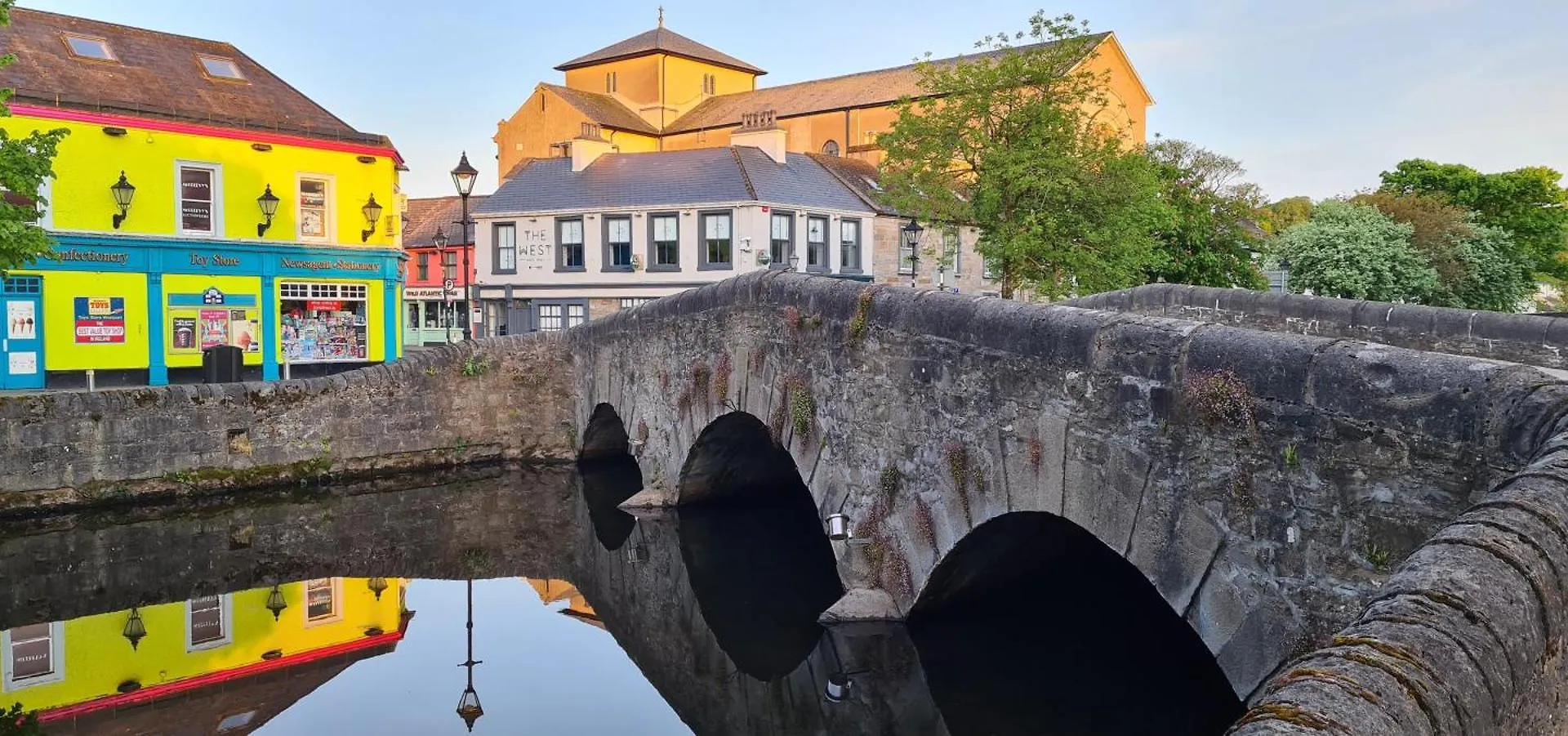 Central Westport Town House Holiday home